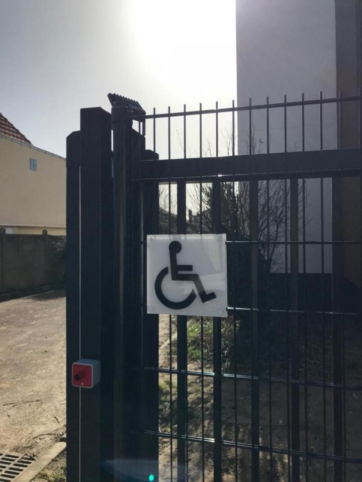 Pose de signalétiques en Île-de-France