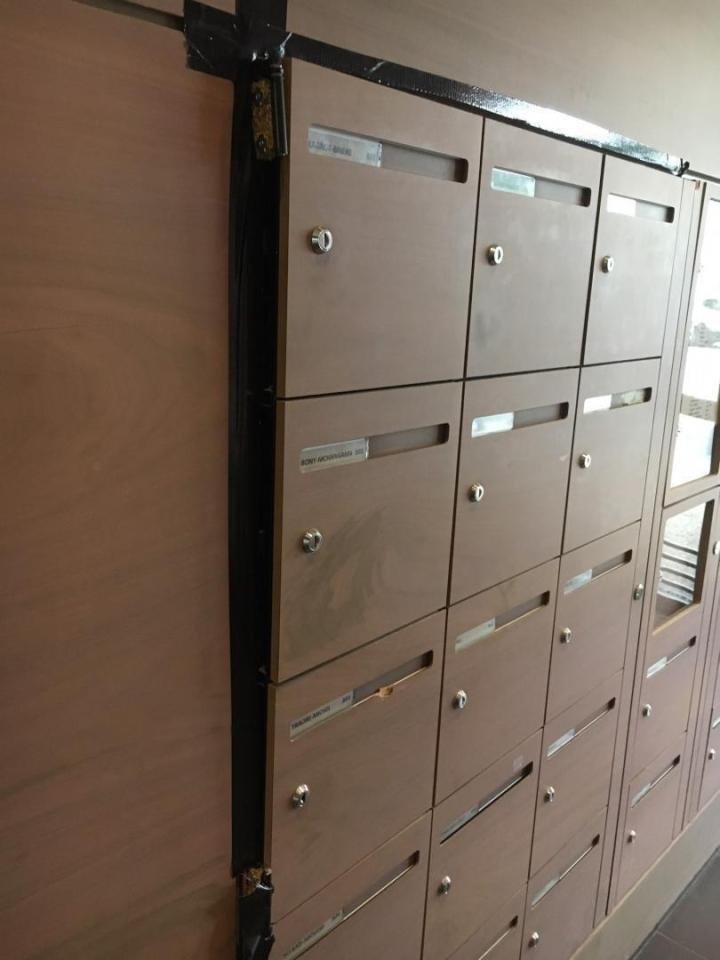 Porte collective Remise en place et application d'un nouveau chant de la couleur des boîtes Île-de-France 